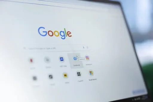 Imagem de capa do artigo: How to integrate Google Ads and Meta Ads campaigns to maximize ROI in digital advertising?