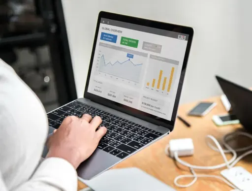 Imagem de capa do artigo: Google Ads vs. Legal Risks: How to Navigate in 2025 Without Losing Money