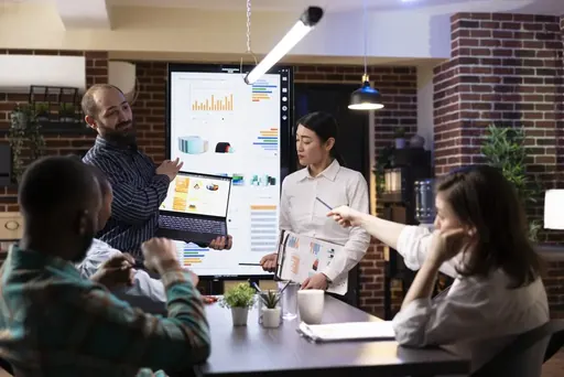 Imagem de capa do artigo: The Moment When a Company Needs to Structure Real Marketing Imagem de capa do artigo: The Moment When a Company Needs to Structure Real Marketing