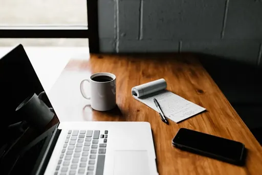 Imagem de capa do artigo: 5 Reasons to Have a Blog on Your Company’s Website Imagem de capa do artigo: 5 Reasons to Have a Blog on Your Company’s Website
