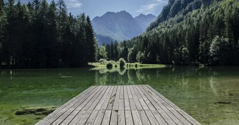 Google AI Overviews: What Changed and How to Rank in AI Responses Cover image: Google AI Overviews: What Changed and How to Rank in AI Responses